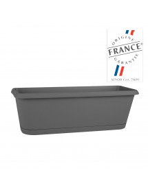 Une jardinière élégante pour balcon et jardin